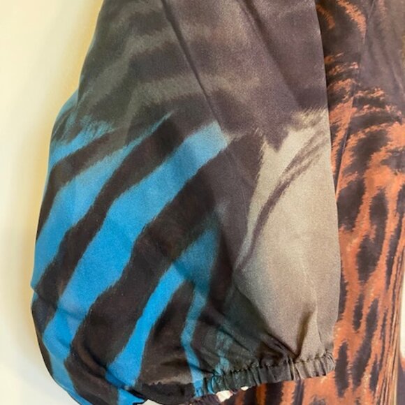 Bebe 100% Silk Cold Shoulder Blouse Animal Print Brown/Blue Size M - Picture 7 of 16